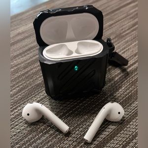 Apple Air Pods Second Generation White With A Wireless Charging Case